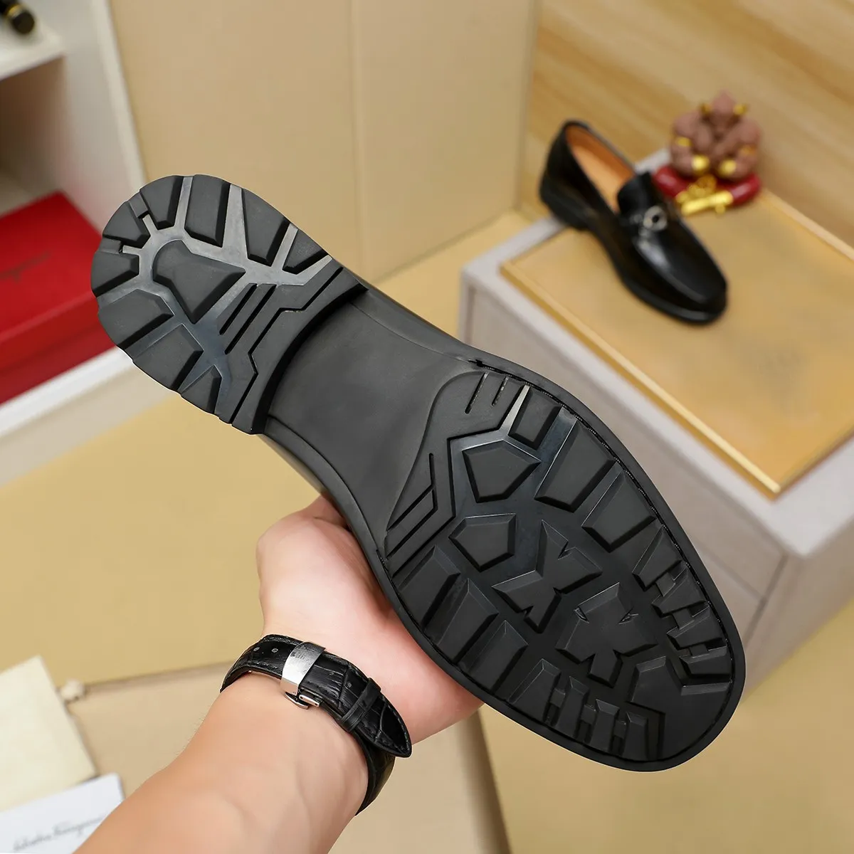 Men's shoes 250 Ferragamo [Ferragamo] top imported suit men's shoes 💯Original copy of the official website, product materials: selected imported embossed calfskin + luxury hardware buckle accessories ~ imported water-dyed cow 🐂 leather lining. Strong three-dimensional visual effect, original combination outsole, multiple colors available😘 Size: 39-44 (38.45.46. Customized)